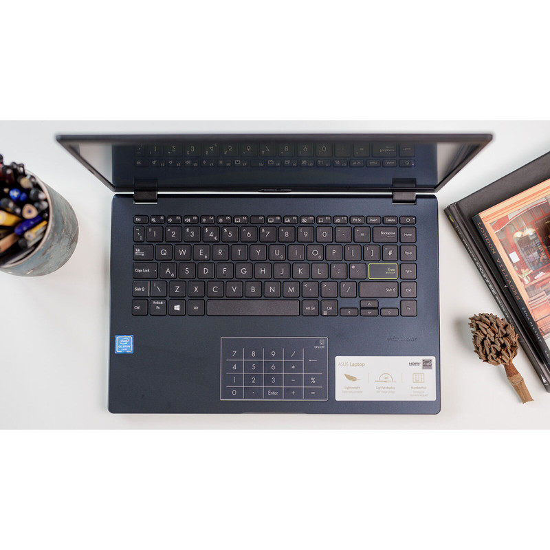 عکس لپ‌تاپ ایسوس مدل Vivobook Go 14 E410KA-PM464 با پردازنده Pentium Silver N6000، رم DDR4 4GB با فرکانس 3200MHz، حافظه داخلی eMMC با ظرفیت 64GB، نمایشگر 14 اینچ TN با وضوح HD، دارای نامبرپد دیجیتال و سیستم‌عامل Windows 11 — زاویه و جزئیات 14