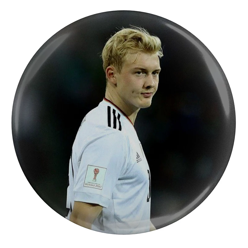 مگنت طرح بازیکن فوتبال بایر لورکوزن آلمان یولین برنت مدل S5490 