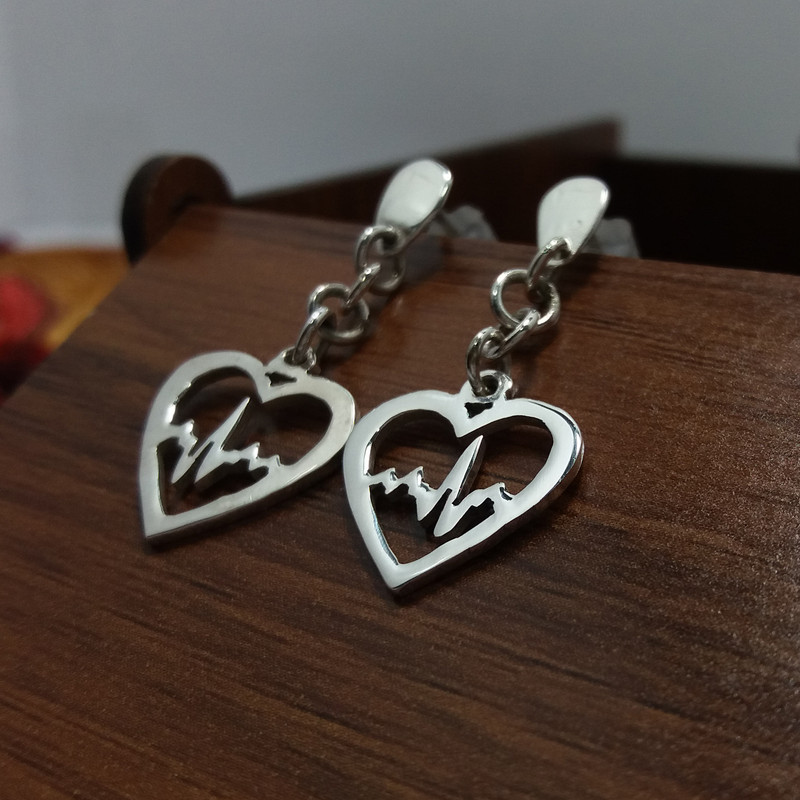 گوشواره نقره زنانه مدل قلب و نبض گوشواره نقره زنانه مدل قلب و نبض