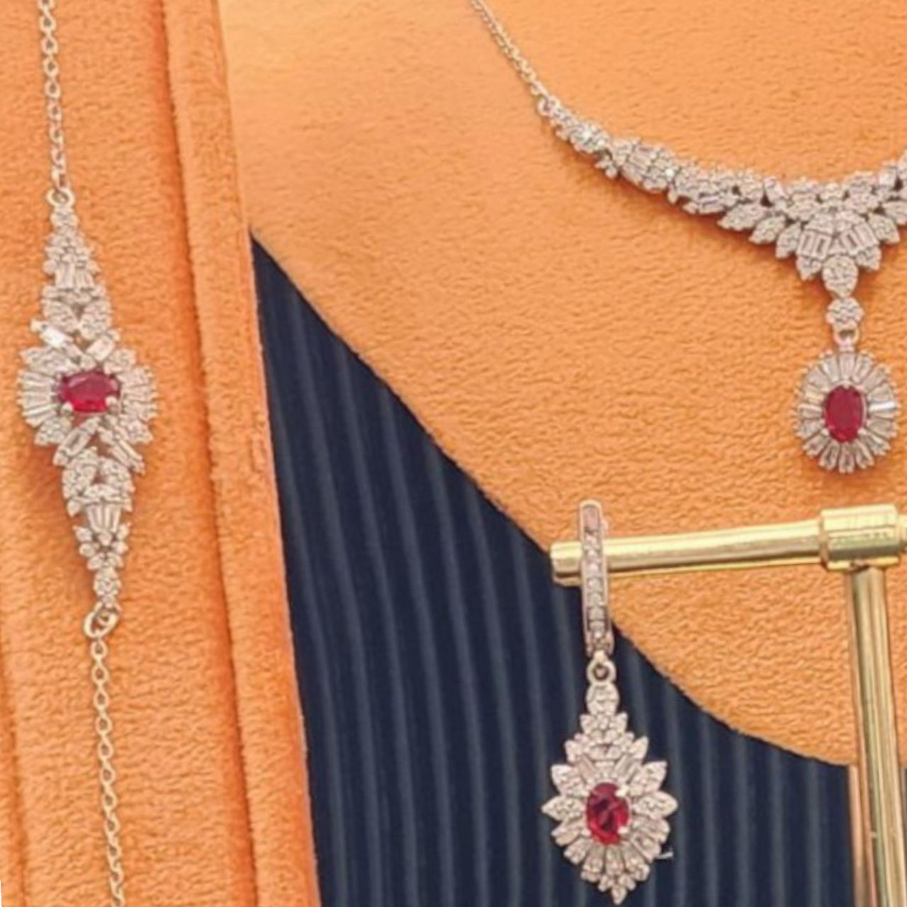 نیم ست نقره زنانه مدل یاقوت ساچ زنجیری