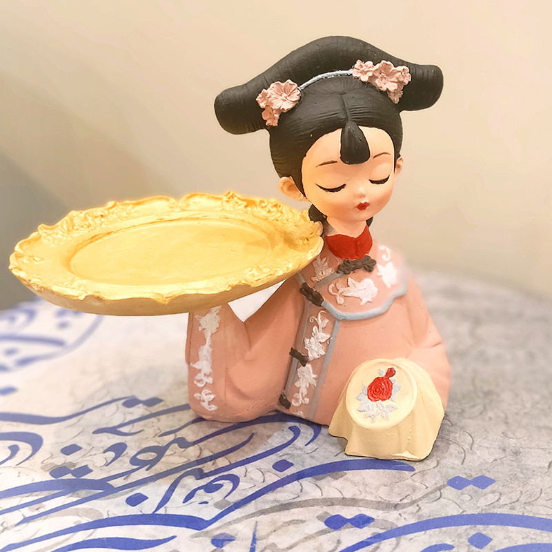 مجسمه طرح دختر ژاپنی سینی به دست مدل آسامی