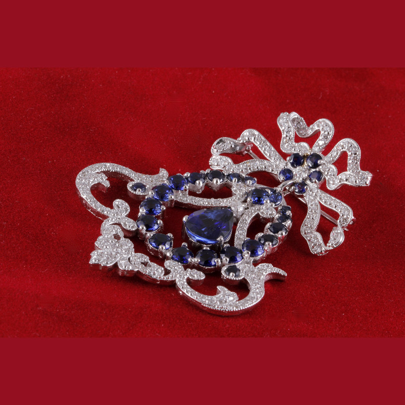 سنجاق سینه طلا 18 عیار زنانه جواهری گاندی مدل 29054