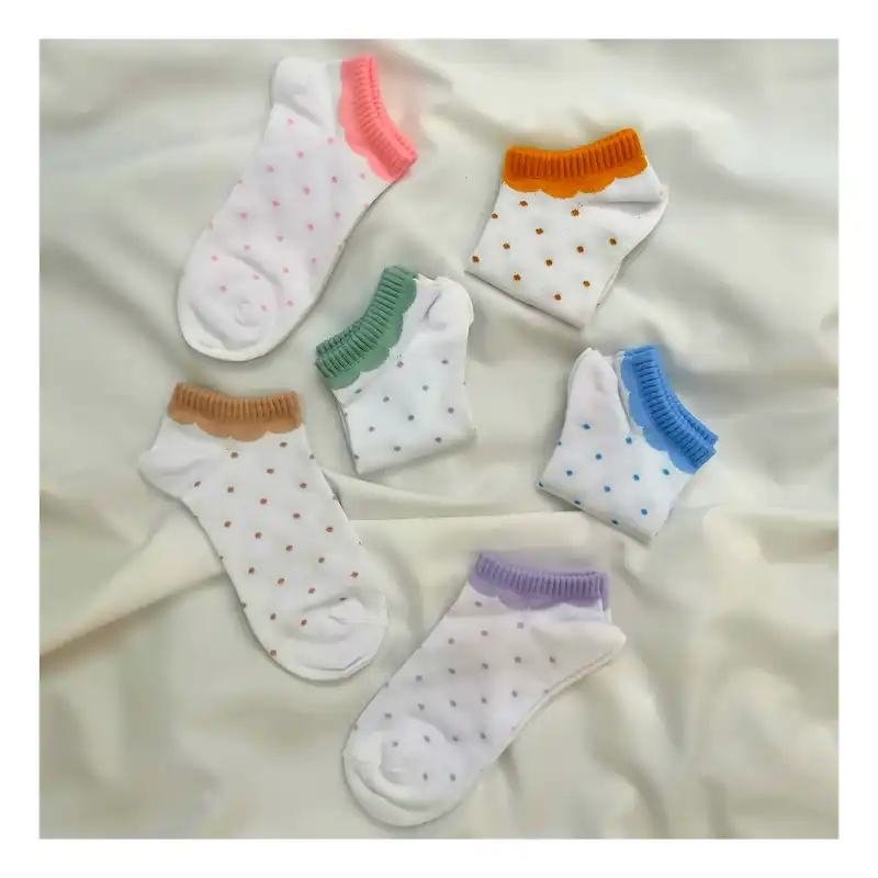 جوراب زنانه پاوین  مدل خال خالی بسته 6 عددی