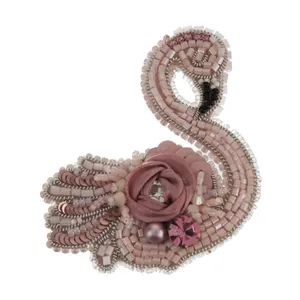 سنجاق سینه طرح قو کد br4