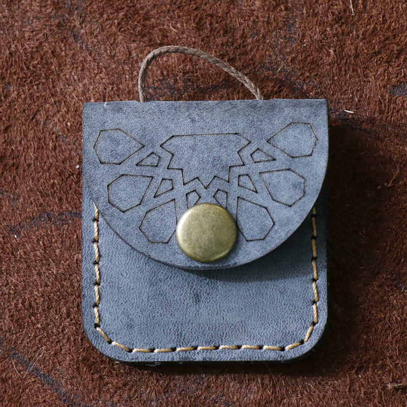 آویز گردنبند چرم بارثاوا مدل 1801