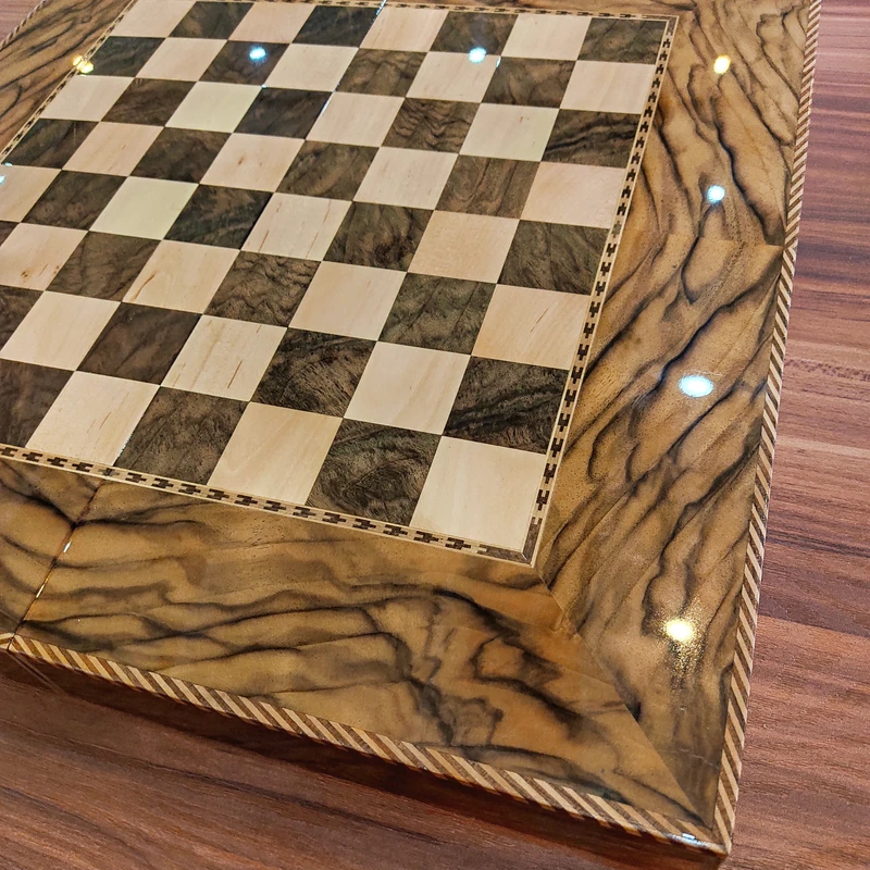 عکس شماره 7 : صفحه شطرنج معرق کاری مدل ترکیبی ریشه گردو و سنجد کد t4