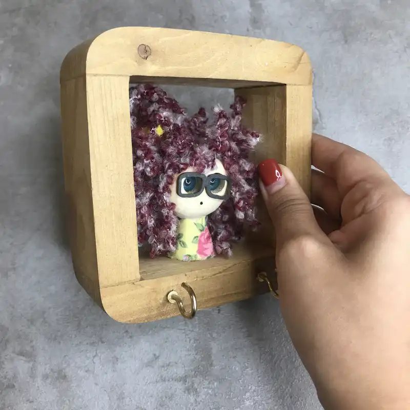 جاکلیدی مدل دختر مو فرفری