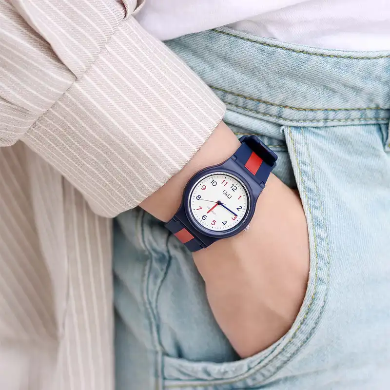 ساعت مچی عقربه ای کیو اند کیو مدل V06A-002VY