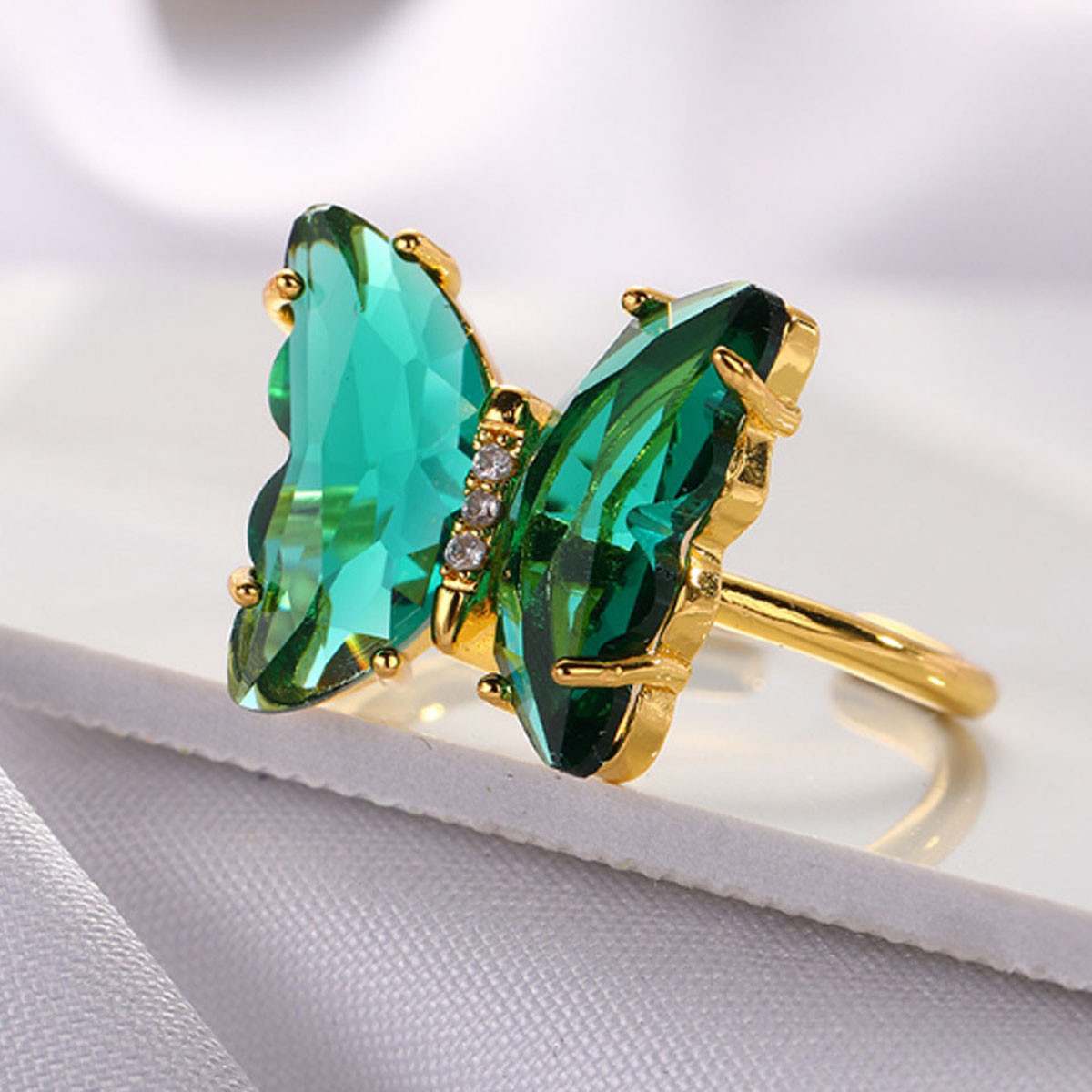 انگشتر زنانه پروانه عاشق مدل کریستالی کد 03 انگشتر زنانه پروانه عاشق مدل کریستالی کد 03