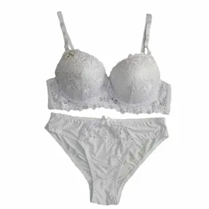 ست شورت و سوتین زنانه مدل اسفنجی گیپوری فنردار 