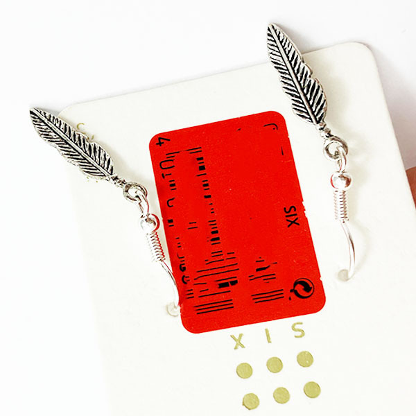 گوشواره زنانه سیکس مدل پر کد 6 گوشواره زنانه سیکس مدل پر کد 6