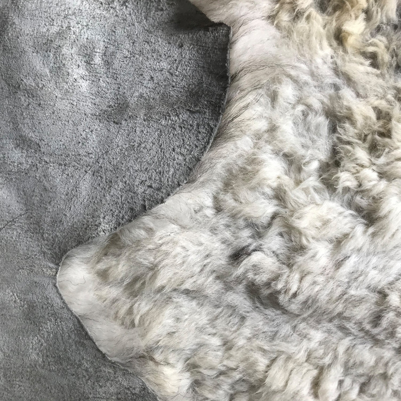 فرش پوست انارکارپت مدل خز طبیعی گوسفند کد GN 117 فرش پوست انارکارپت مدل خز طبیعی گوسفند کد GN 117