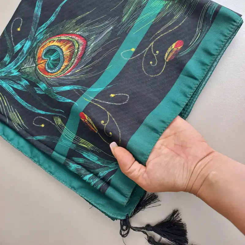 روسری زنانه مدل نخی قواره بزرگ پر طاووسی کد 21