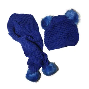 ست کلاه و شال گردن بافتنی بچگانه مدل پوم دار رنگ آبی