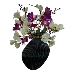 گلدان به همراه گل مصنوعی مدل 03