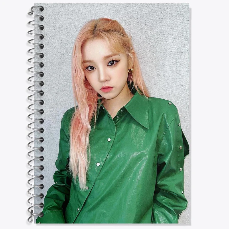 دفتر زبان 50 برگ خندالو مدل سه خط طرح یوکی گروه جی آیدل GIdle کد 19509