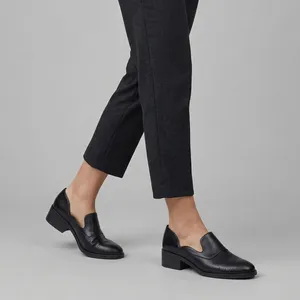 کفش پاشنه‌دار زنانه چرم عطارد مدل SH184