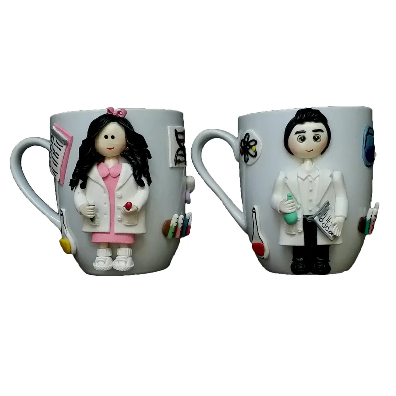 ماگ سرامیکی مدل دختر و پسر پزشک داروساز کد 03015 مجموعه 2 عددی