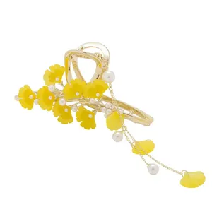 کلیپس مو زنانه مدل فلزی خوشه گل آویزدار