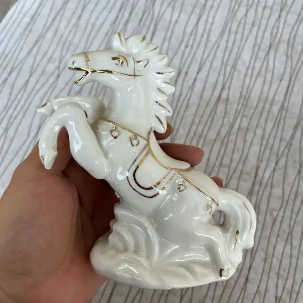 مجسمه مدل اسب