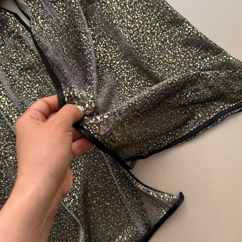 شال زنانه مدل حریر لیزری مجلسی دو رو خالخالی برفکی طلاکوب دور نوار دوزی