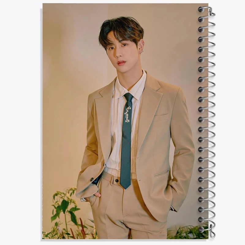 دفتر ژورنال نویسی 50 برگ خندالو مدل نقطه ای طرح مارک گروه گات سون GOT7 کد 21013