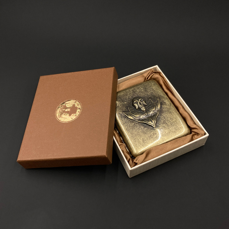 جاسیگاری روی پای مدل اسکلت جمجمه کد DKD-1466