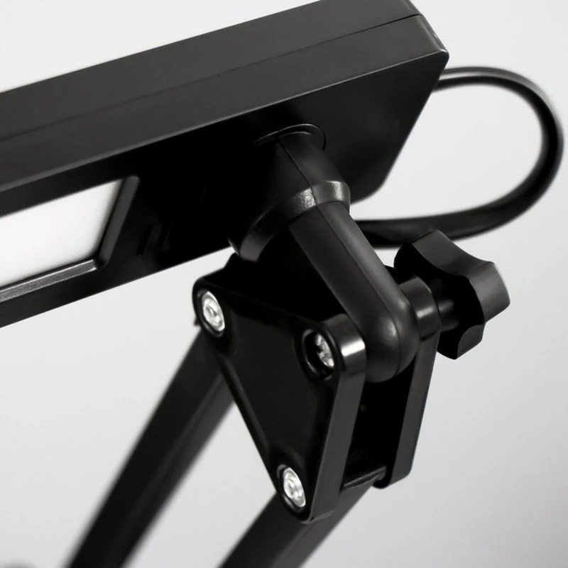 عکس شماره 14 : چراغ مطالعه لومیکس مدل multi purpose 815