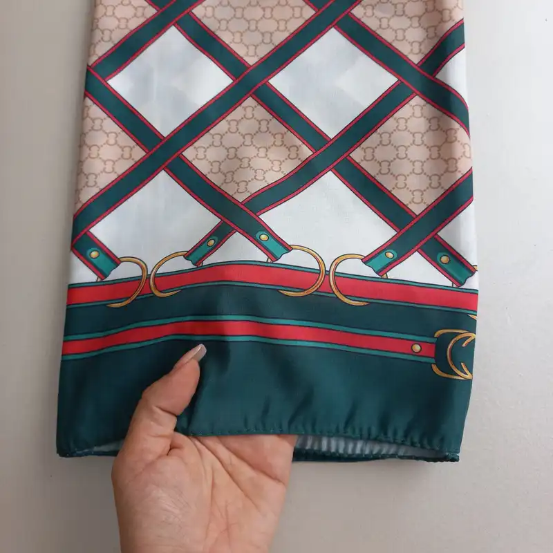 شال زنانه مدل نخی لوزی شطرنجی حاشیه ساده