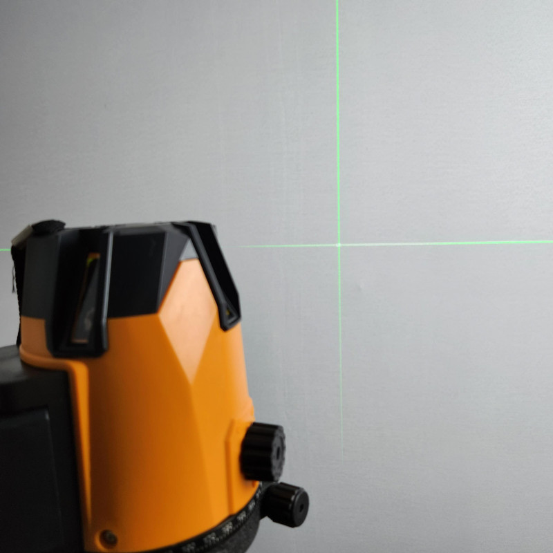 تراز لیزری صنعتی اینتیمکث کد GHR133 به همراه پایه تراز لیزری صنعتی اینتیمکث کد GHR133 به همراه پایه