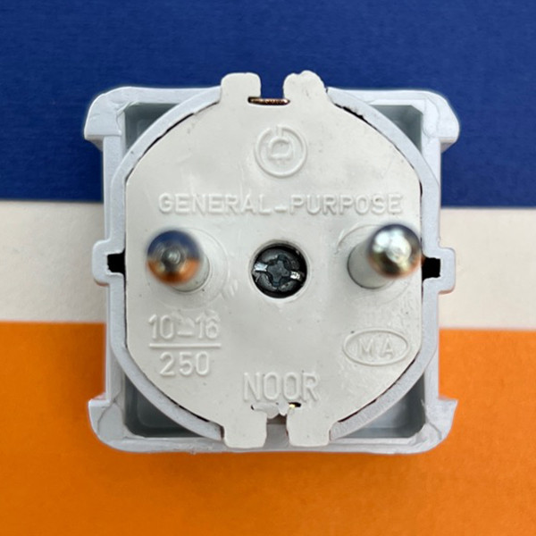 دوشاخه برق نور مدل ارتدار برنجی