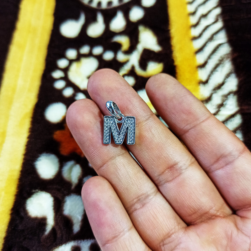 آویز گردنبند نقره سلین کالا مدل M آویز گردنبند نقره سلین کالا مدل M