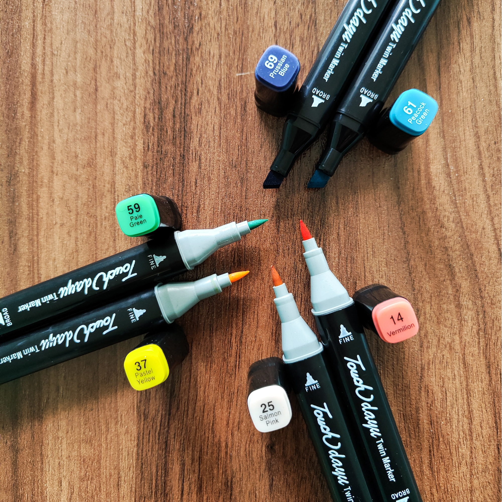 ماژیک راندو تاچ مدل Brush بسته 80 عددی به همراه استند