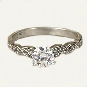 انگشتر نقره زنانه مدل سولیتر