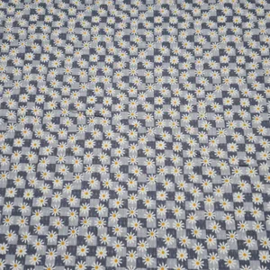 پارچه آشپزخانه عرض 1.5 متر مدل بابونه رنگ طوسی