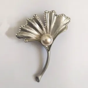 گل سینه زنانه کد GOL42