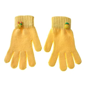دستکش بافتنی دخترانه لیمونار گالری مدل خرگوش و آناناس
