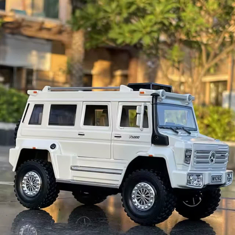 ماکت ماشین ناب سل مدل بنز یونیماگ فلزی موزیکال چراغدار عقب کش همراه با جاسوییچی MERCEDES BENZ UNIMOG U5000