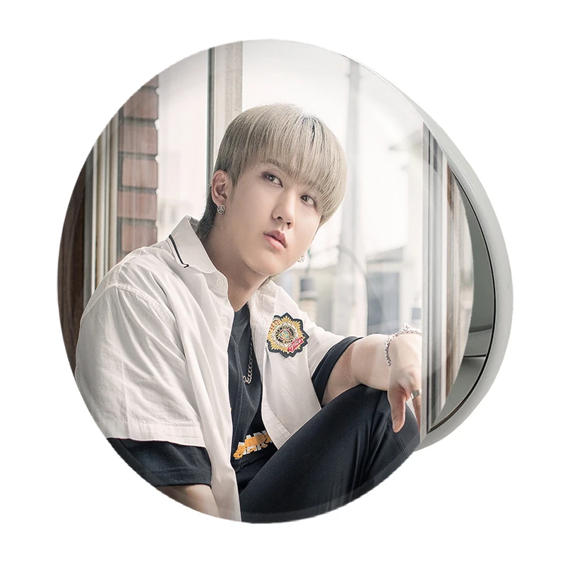 آینه جیبی خندالو طرح چانگبین گروه استری کیدز Stray Kids مدل تاشو کد 11869 