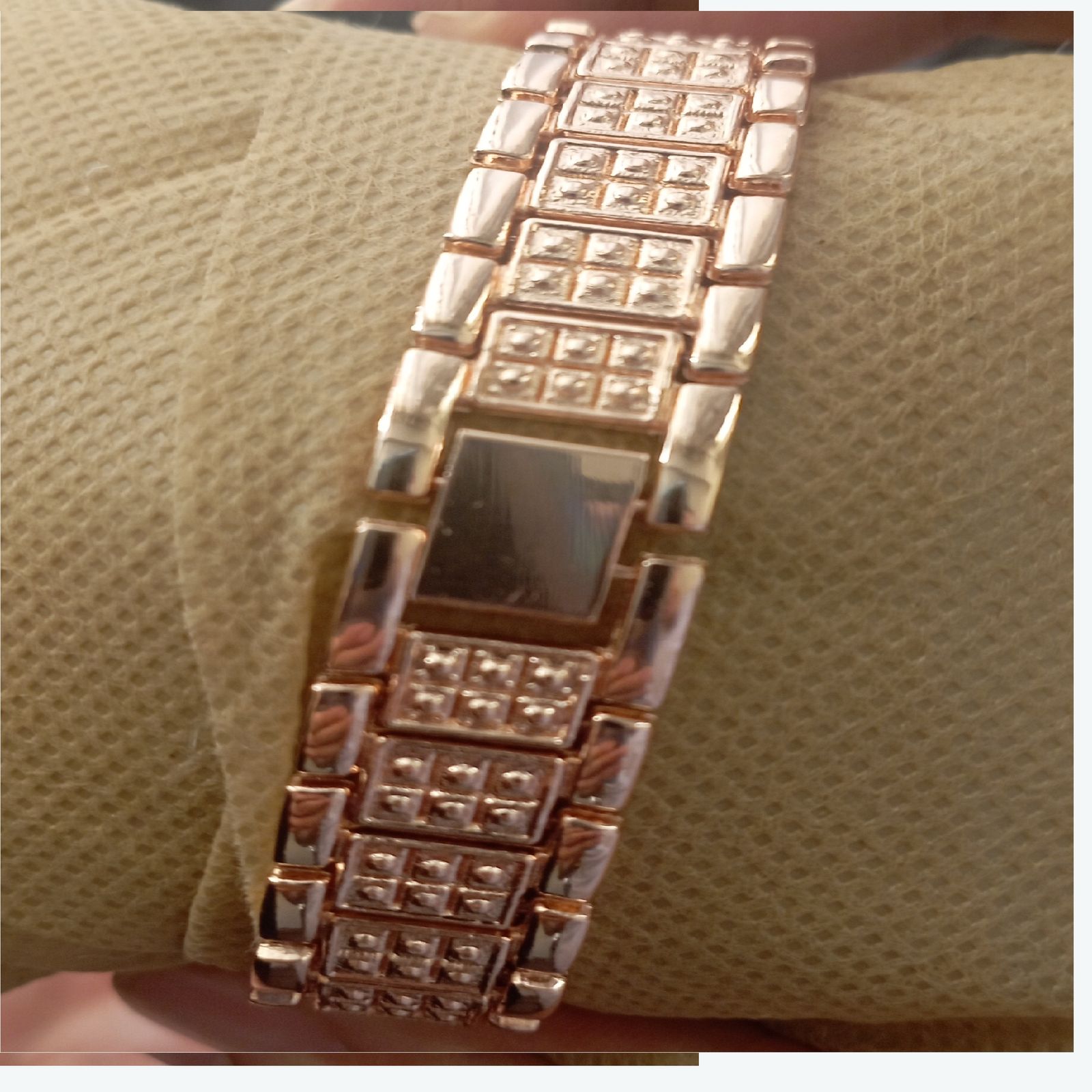 ساعت مچی عقربه ای زنانه مدل A-12 کد 009 - - 2