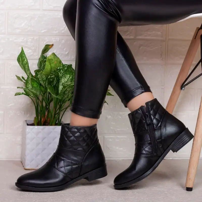 نیم بوت زنانه مدل شارالا