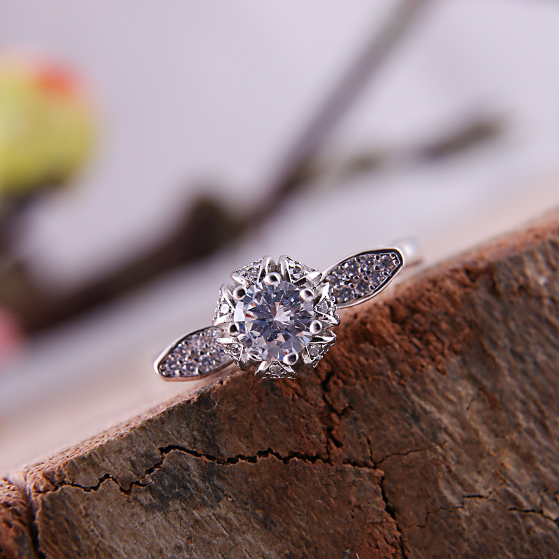 انگشتر نقره زنانه مدل  تک نگین کد FR0045