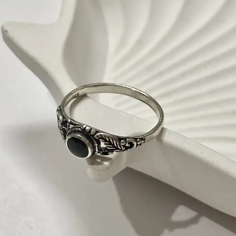 انگشتر نقره زنانه مدل سلطنتی