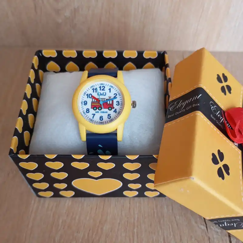 ساعت مچی عقربه ای بچگانه کیو اند کیو مدل VP34J062Y-18