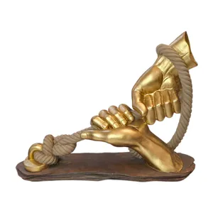 مجسمه مدل دست های طلایی