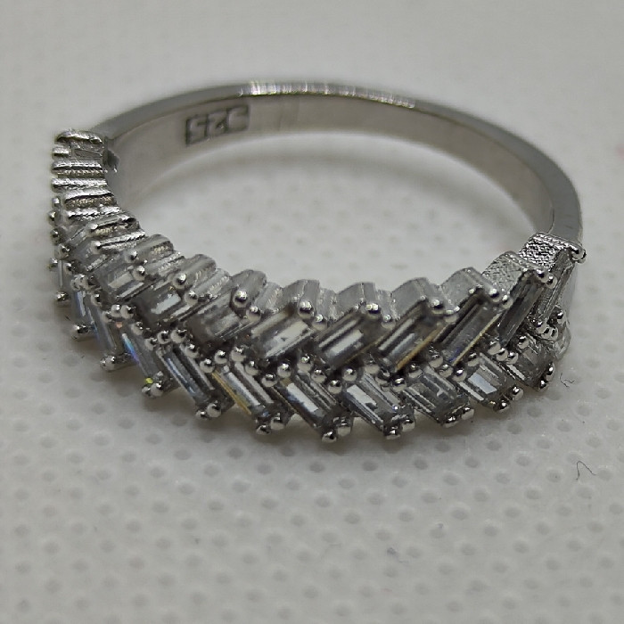 انگشتر نقره زنانه نقره جات بافندگان مدل سنگ برلیان کد 554 انگشتر نقره زنانه نقره جات بافندگان مدل سنگ برلیان کد 554