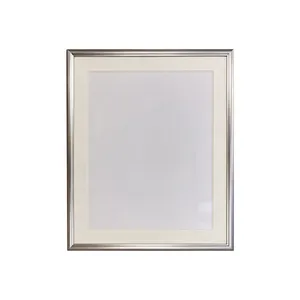 قاب عکس کونیکا مینولیتا مدل L1004 سایز 66*55 سانتی‌متر