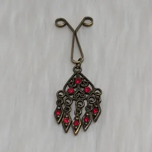 گیره روسری زنانه مدل یو آویز طرح گل کد flo117