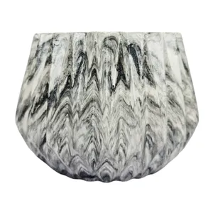 گلدان بتنی مدل ونوس طرح رگه دار کد 08