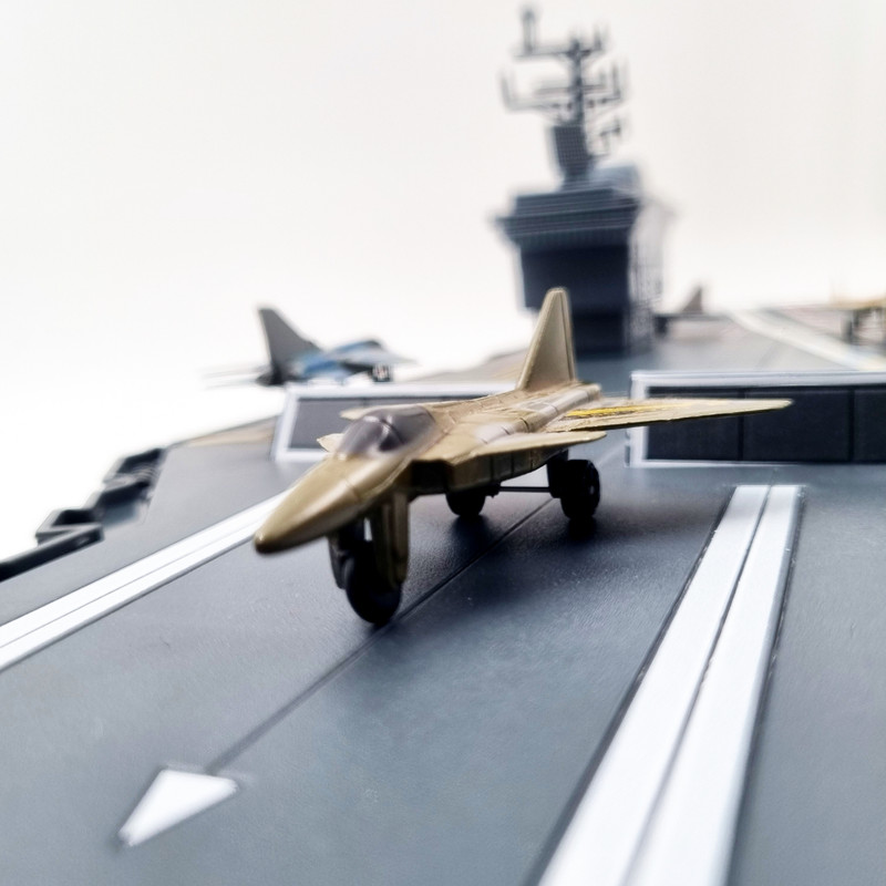 ناو هواپیمابر مدل موزیکال چراغ دار